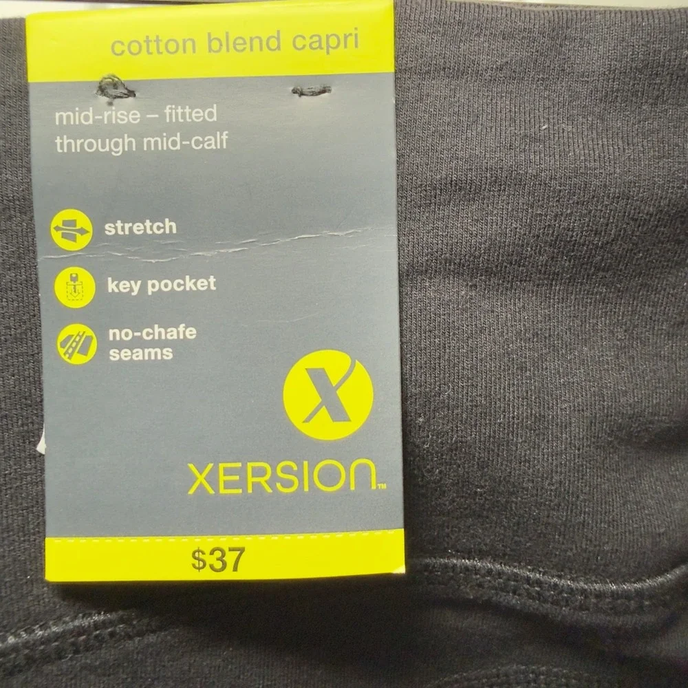 Xersion Small Black‎ Mid Rise Fitted Capri Key Pocket Stretch Pants Workout